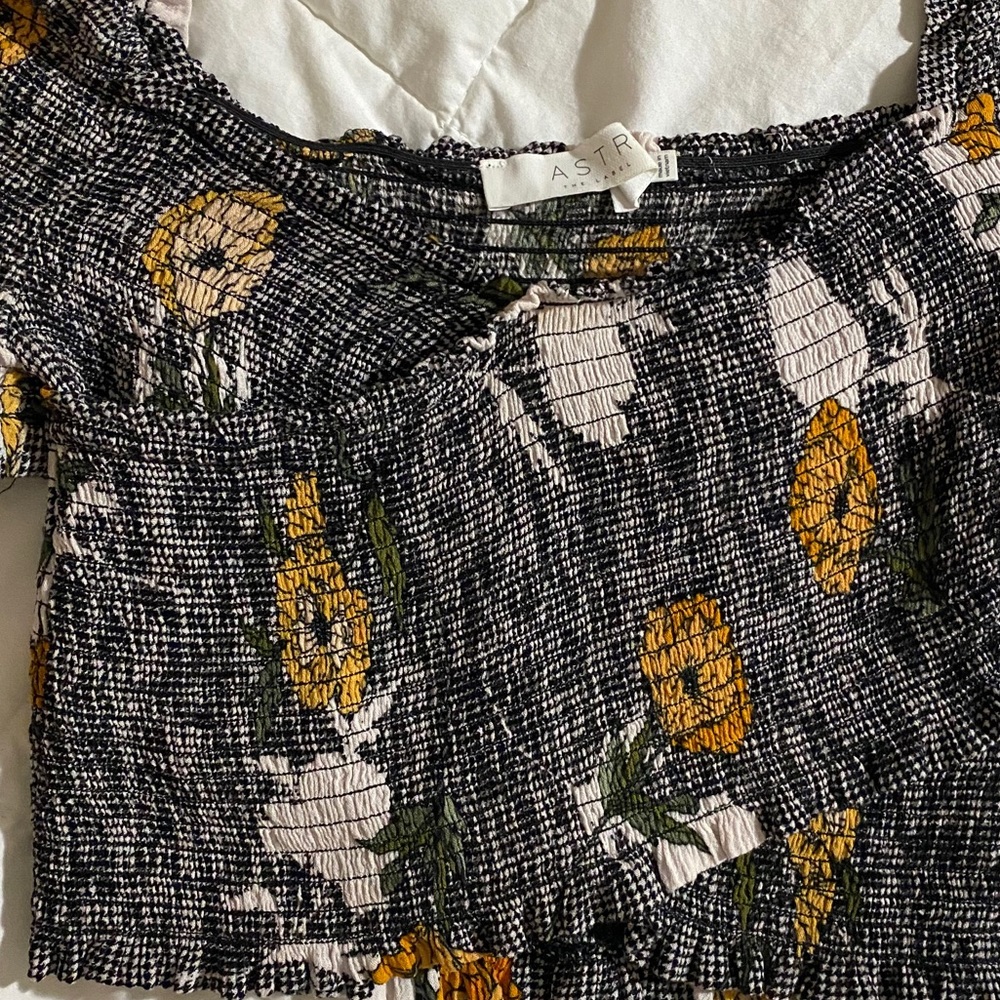 Astr Black and White Floral Crop Top - Picture 6 of 8